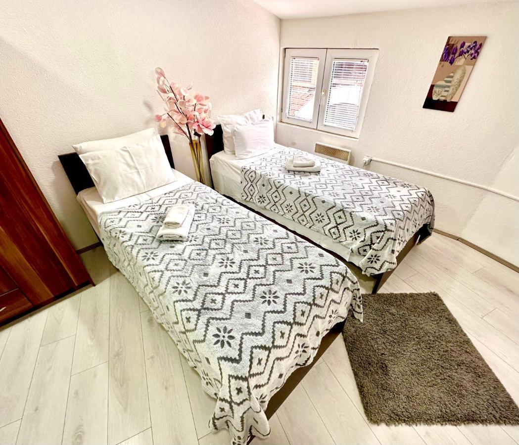 Apartmani Aleksandra U Centru Grada Kragujevac Exteriér fotografie